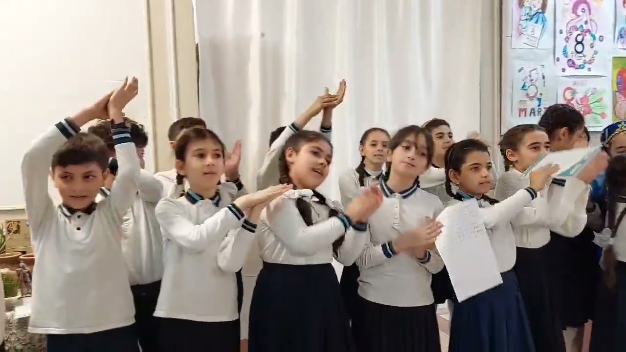 8 Mart Beynəlxalq Qadınlar gününə həsr olunmuş tədbirdən şagirdlərin çıxışı