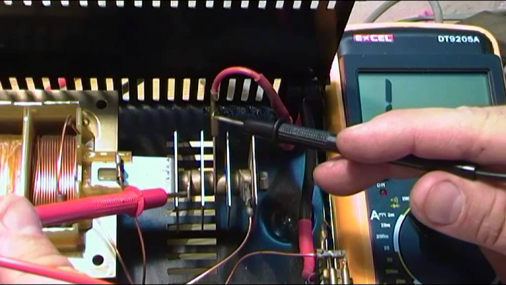 COMPROBACION DEL PUENTE DE DIODOS CARGADOR DE BATERIAS DE COCHE