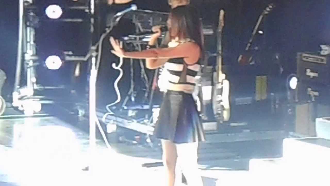 Victoria Justice - Take A Hint - Minneapolis Minnesota