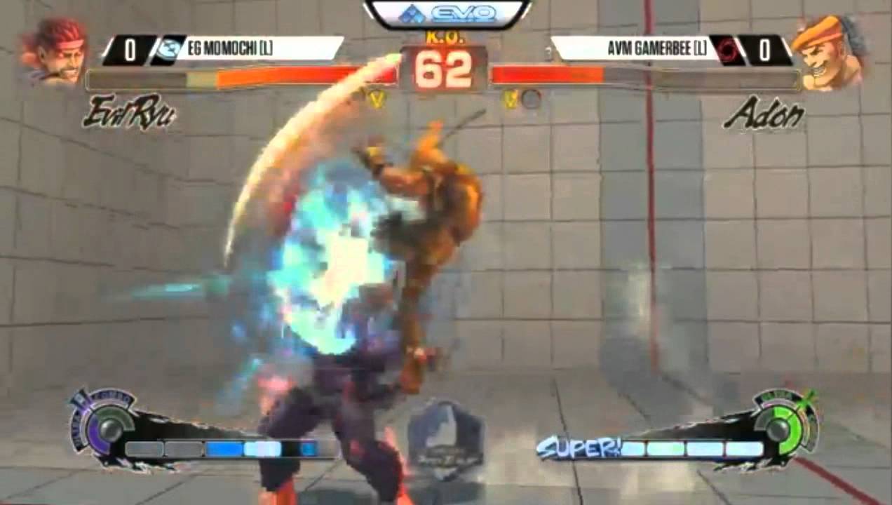 EVO 2015 - USF4 Grand Finals Gamer Bee vs Momochi 2