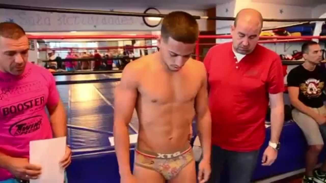 pesaje de luchadores gimnasio venus tenerife