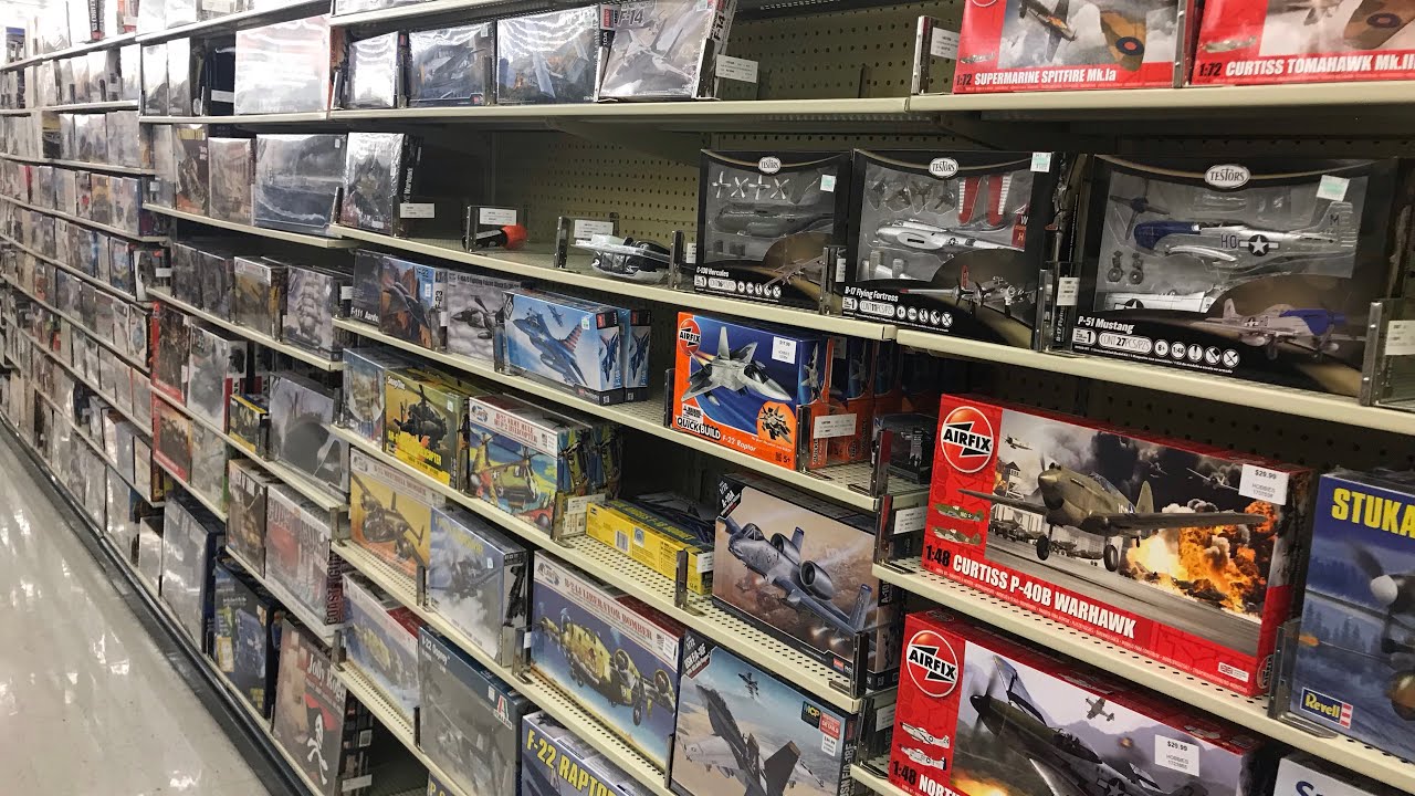 Model Aisle Hobby Lobby in Florida Fall 2019