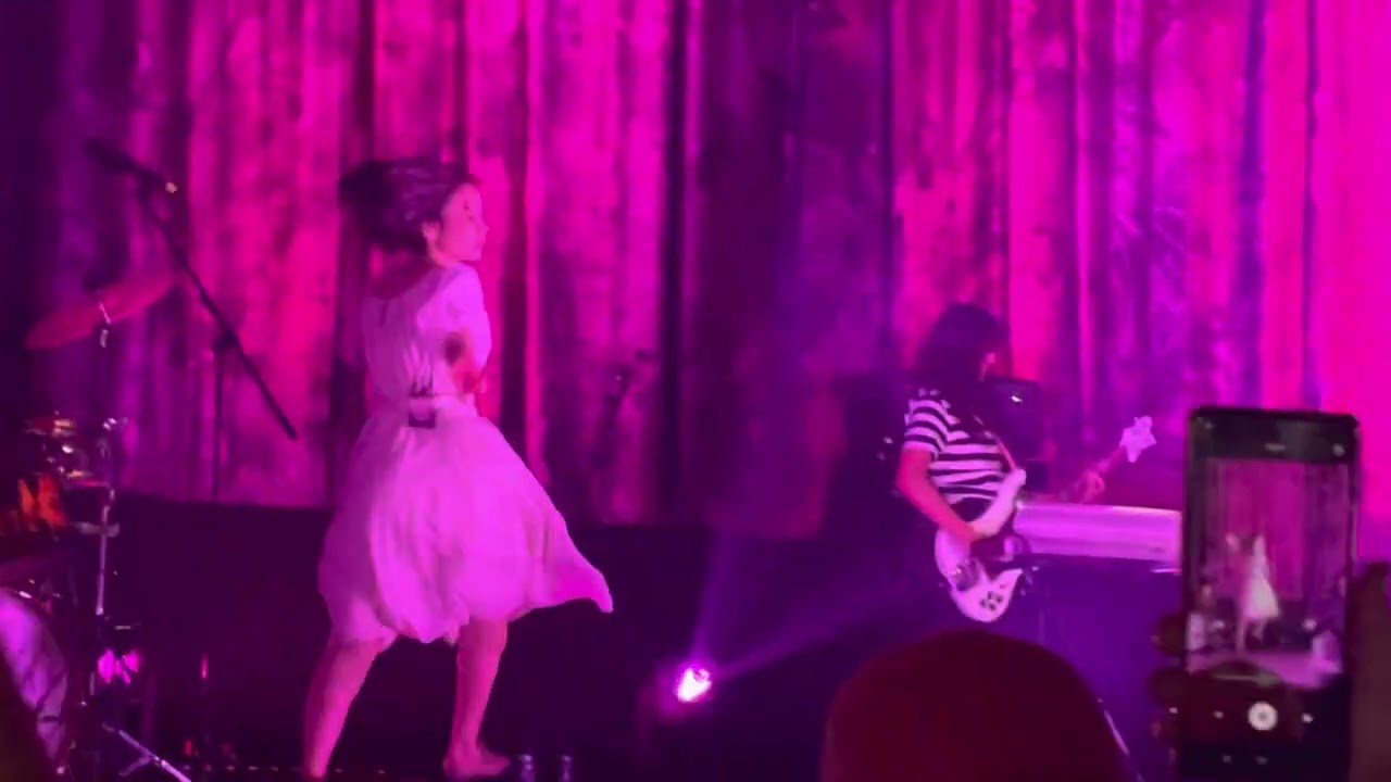 First Love/ Late Spring- Mitski @Arena Perú (2022)