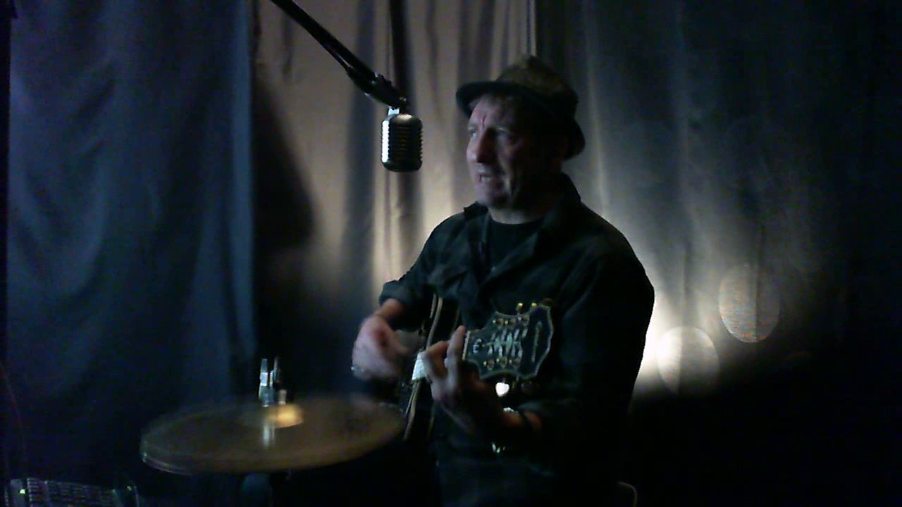 News Cocu mais content  mes 1eres chansons débutant by Dadymilles