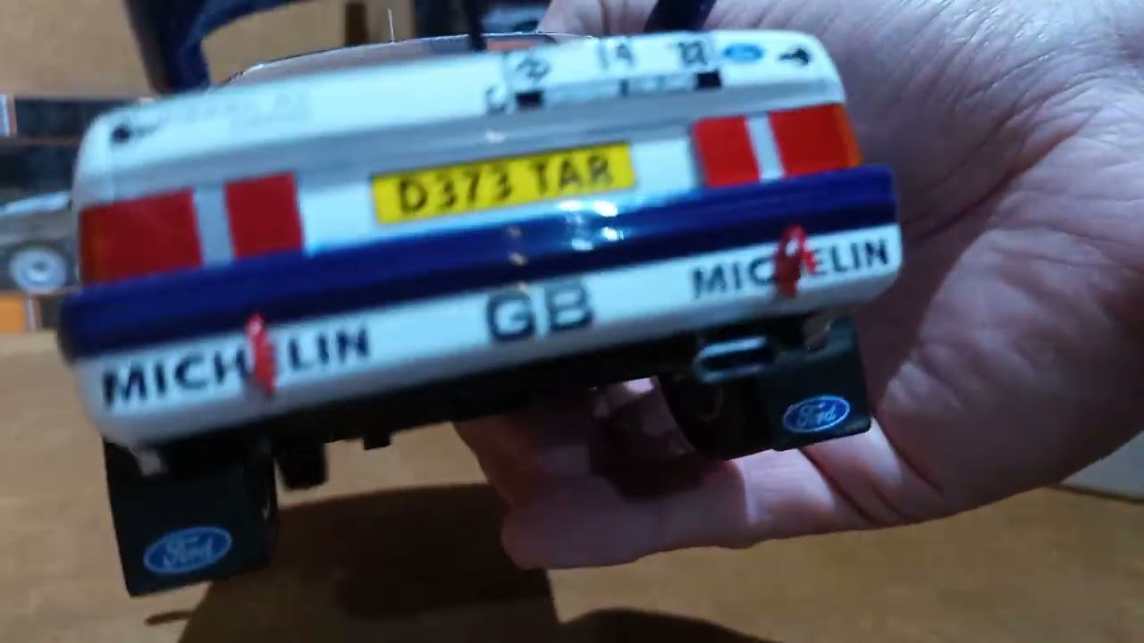 Ford Sierra RS Cosworth skala 1:18 - Klasyczna Przygoda #28