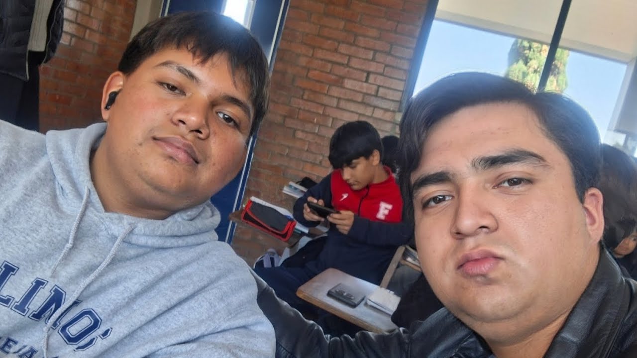 Jugando roblosito 🙈🧟