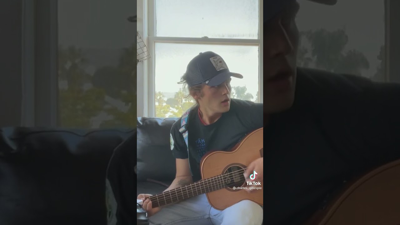 Charlie Gillespie singing Dancing on my own