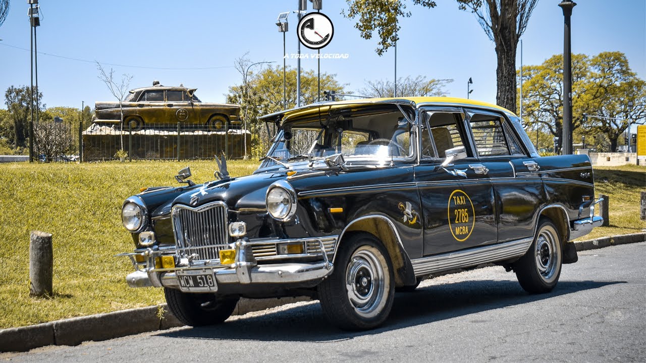 SIAM DI TELLA 1500 TAXI EN EL MONUMENTO AL TAXI - A Toda Velocidad