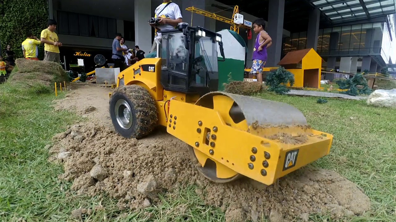 #UTROPOLIS RC CONSTRUCTION DAYS FIRST RUN RC CUSTOMIZER MOTOR GRADER & 1:14 RC COMPACTOR
