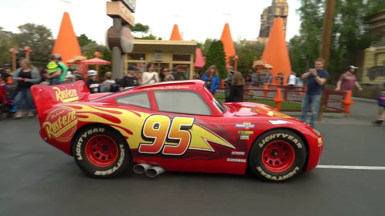 Meet Lightning McQueen, Mater and DJ - Disney California Adventure Park 2018