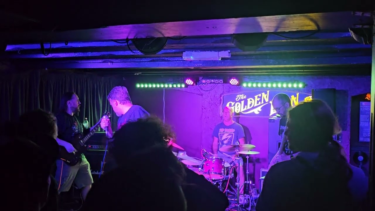 Atomck live at the Golden Lion, Bristol.