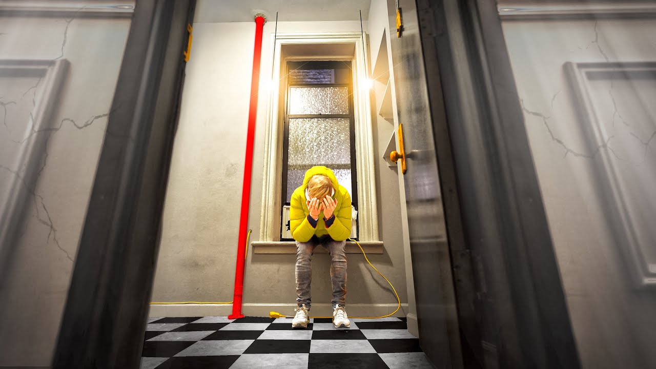 Living in NYC’s SMALLEST Apartment (60 Square Feet)