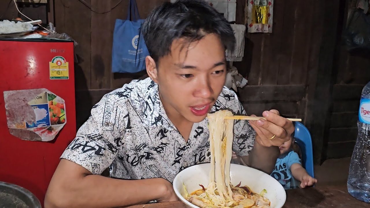 Hmo no peb hau qhaub poob noj