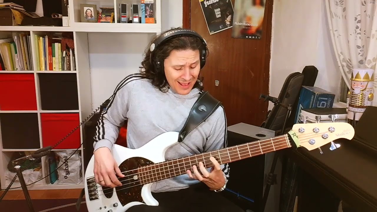 My Favorite Bass Line #25 - Un Mal Sueño - Triana
