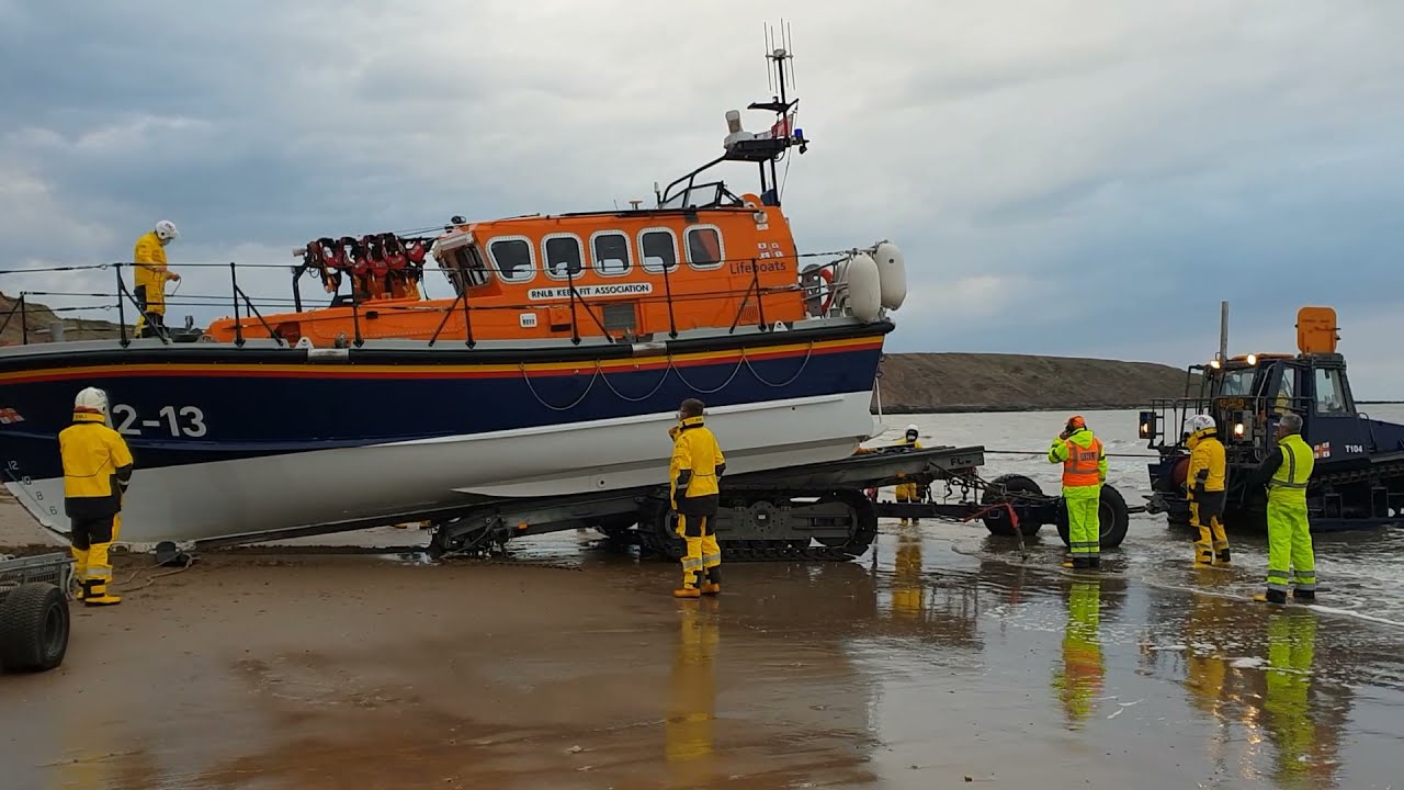 MISSING PERSON ! FILEY RNLI SEARCH AND RESCUE MISSION 26 04 21