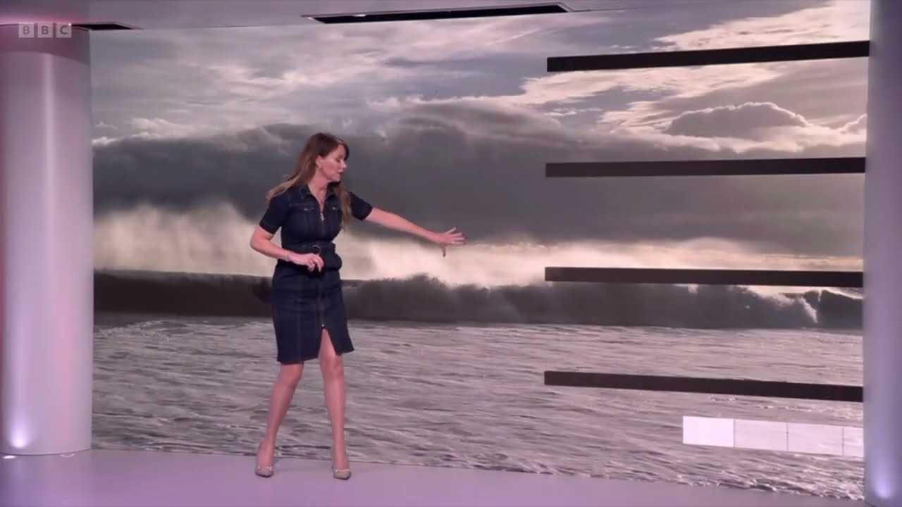 Elizabeth Rizzini BBC Weather 27th January 2026 Stockings