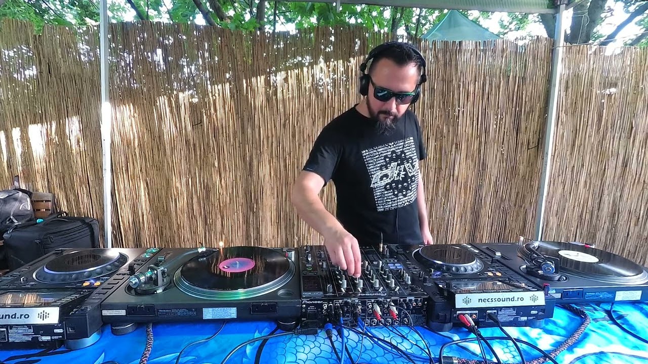 Funky on Vinyl Daytime Session Mix - The Funk Phenomenon @ Cotton Club - Julian M + Mark Armstrong