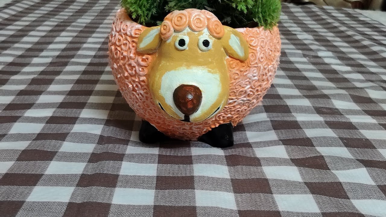 Make a sheep planter with broken matki #diyplanters #handmadeplanter #artandcraft #clay #wallhanging