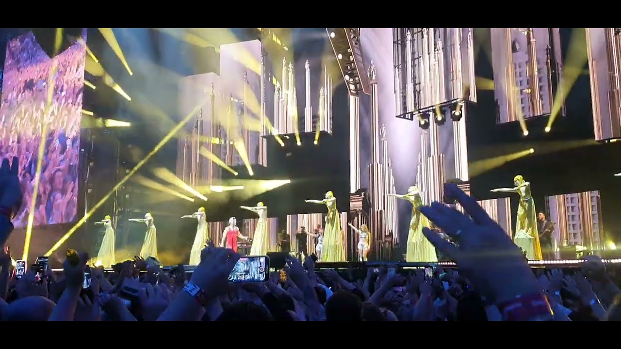 Robbie Williams - Millennium - 6th June 2025 (Emirates Stadium)