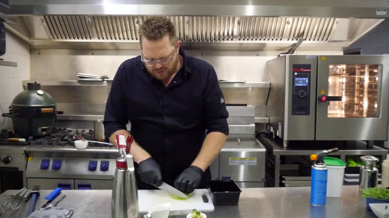 GrootSneek 'Menu van de Chef'- GEITENKAAS GECARAMELISEERD MET BIETENCOUSCOUS EN YOGHURTSCHUIM
