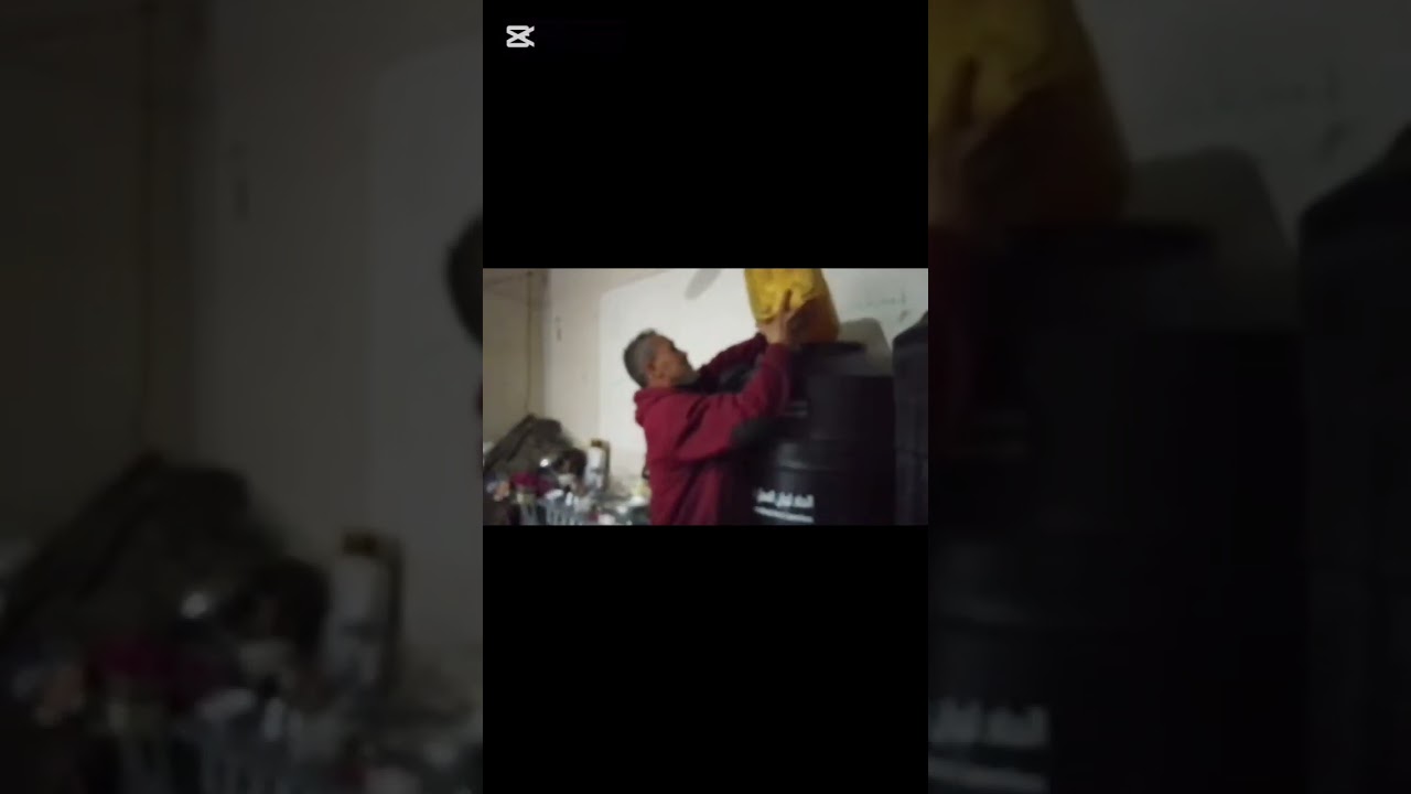 جمعة مباركة عليكم وعلينا أشد المعاناة 🥺عند أهل غزة العزة نقل المياة من مسافات كبيرة لكبار السن فرجك 