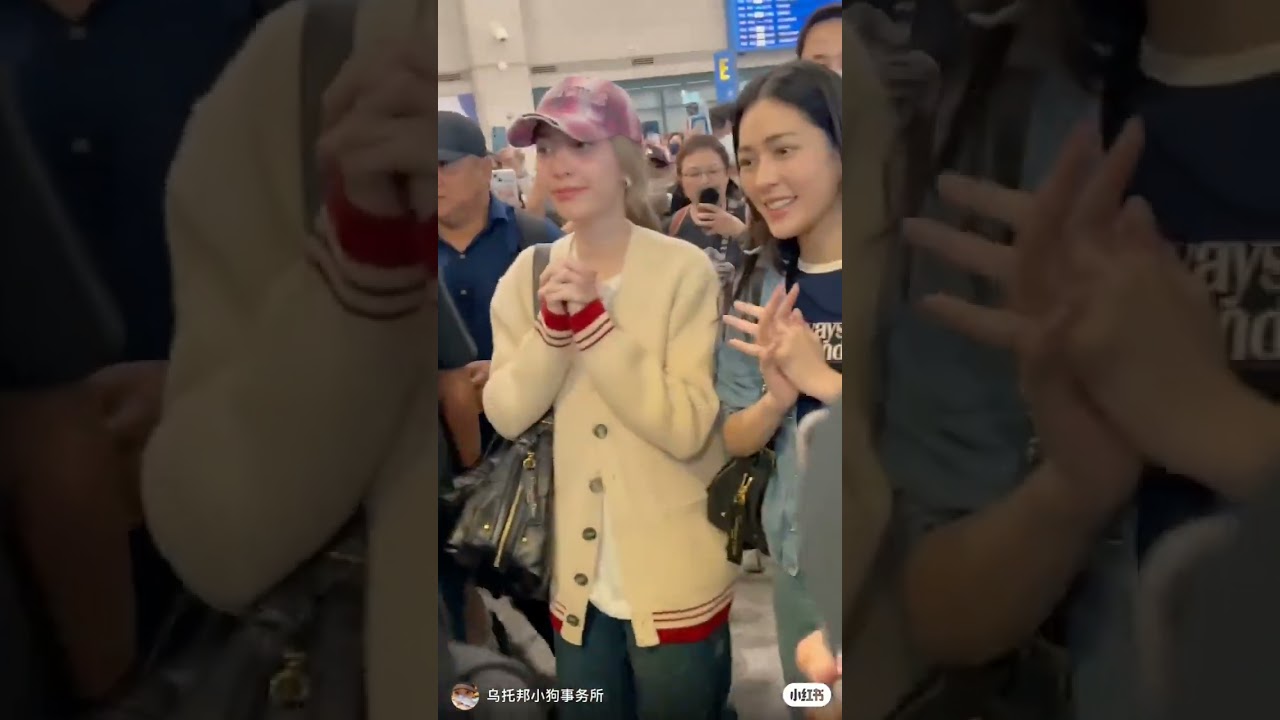 The amount of people that came to see LingOrm at the korea airport is genuinely insane🥺🥺