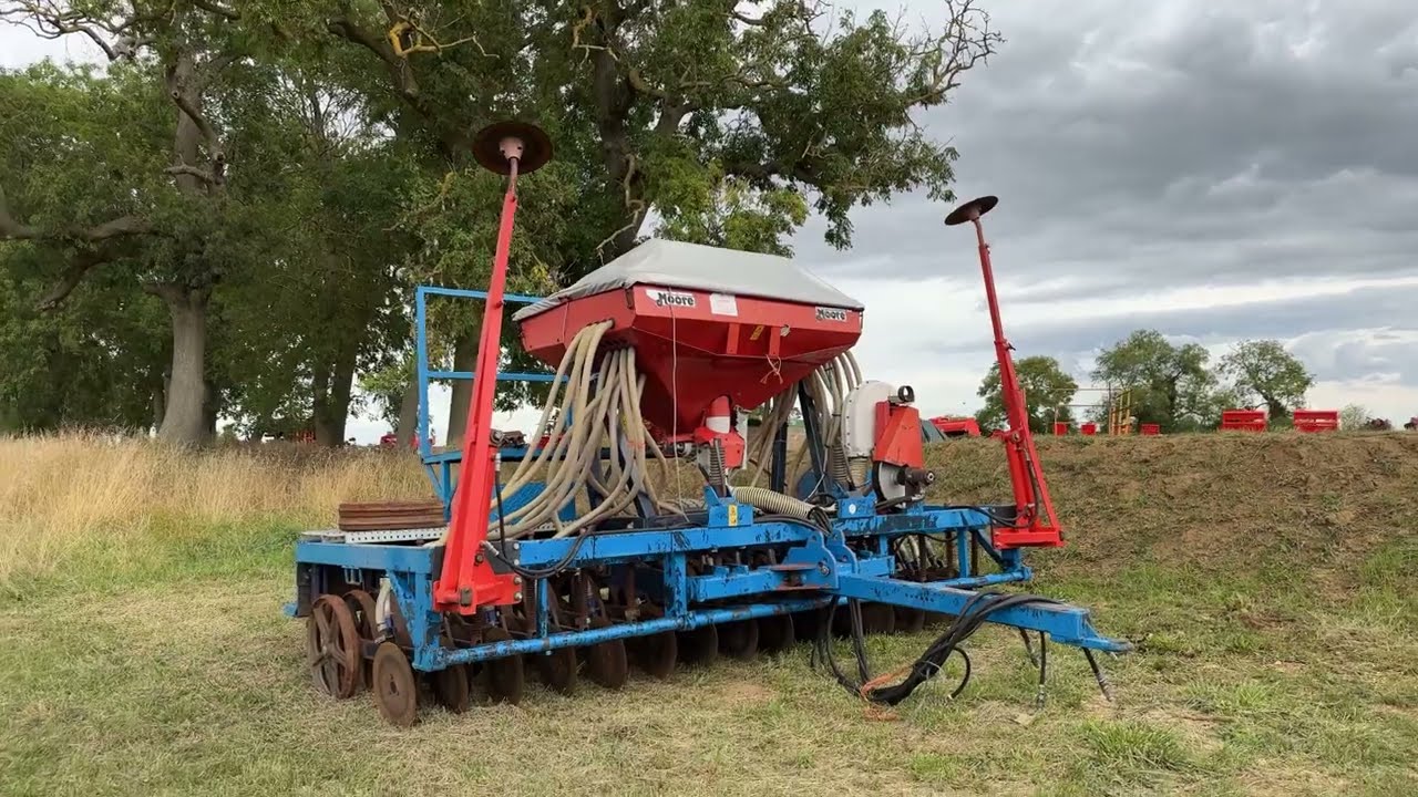 Moore Unidrill Rigid Trailed Direct Drill - Walkaround