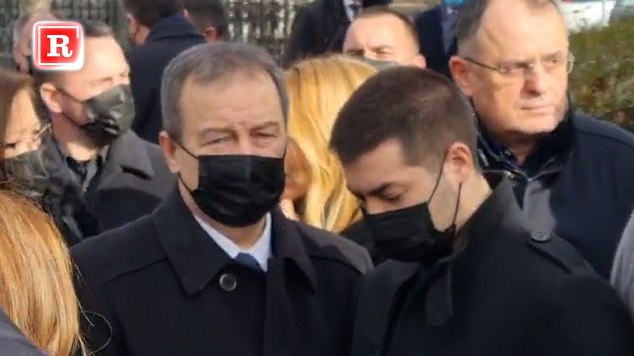 Ivica Dačić sa sinom Lukom na sahrani Ksenije Vučić