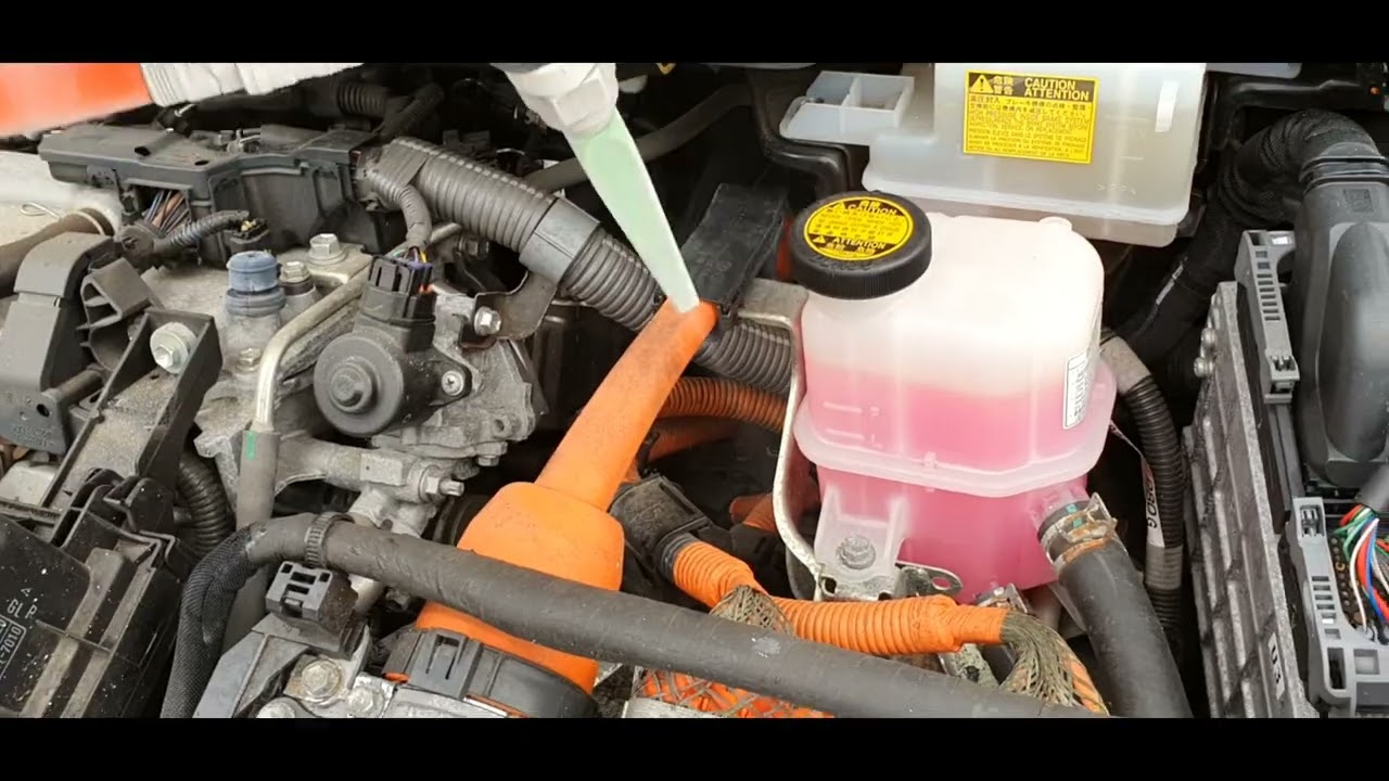 TOYOTA PRIUS 3 DRY ICE CLEANING -  SZ&Aacute;RAZJEGES MOTORT&Eacute;R TISZT&Iacute;T&Aacute;S V&Iacute;ZMENTESEN - ICS IC022EVO