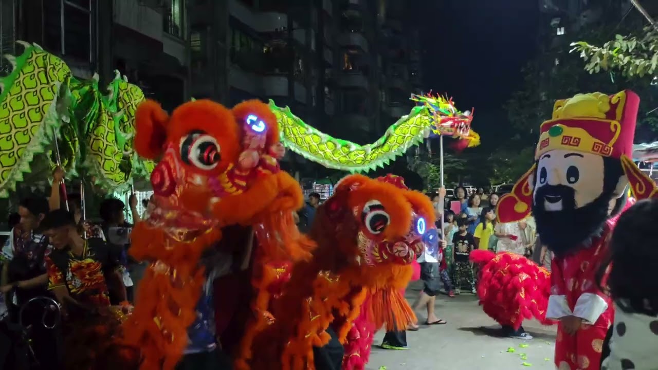 Street Chinese New Year Celebrations 🎉🎆