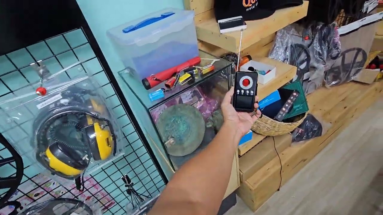 การตรวจหาเครื่องดักฟัง กล้องแอบถ่ายไวไฟไร้สาย และตรวจหาแม่เหล็ก ด้วยเครื่อง TR1