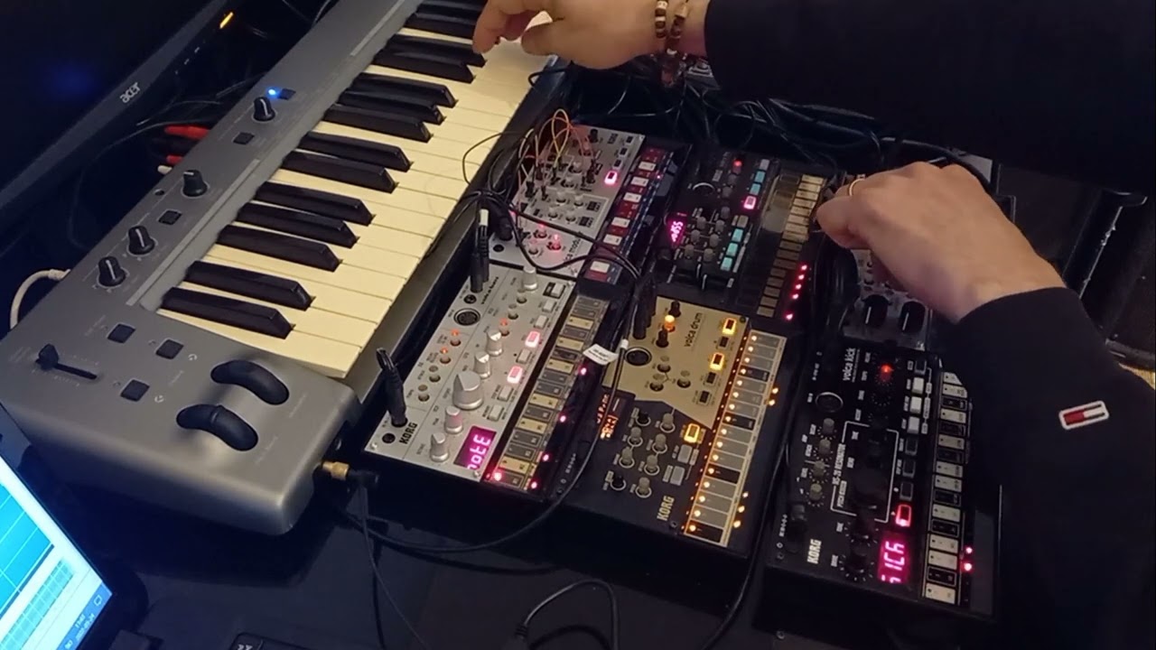 Improvised Experimental Techno Jam on Korg Volcas