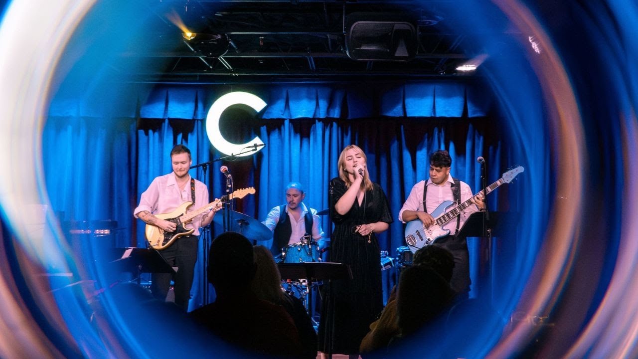 ACROSS THE UNIVERSE - TORI HOLUB | Вечер ностальгических хитов вживую в Crooners 18.07.2025