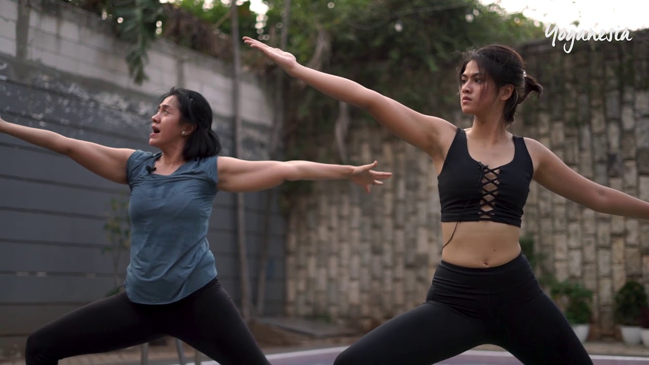 Mother Daughter Yoga Flow - Ibu Eri Deviana & Hana Saraswati | Celeb Yoga