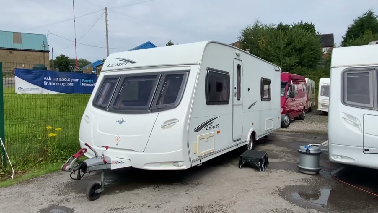 2010 Lunar Lexon SE fixed bed 4 berth caravan for sale Lightweight