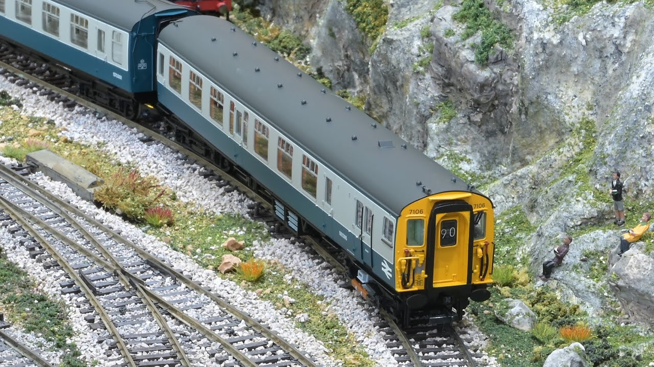 Bachmann Class 411 4 CEP 4 car EMU review and track test : 4k Widescreen