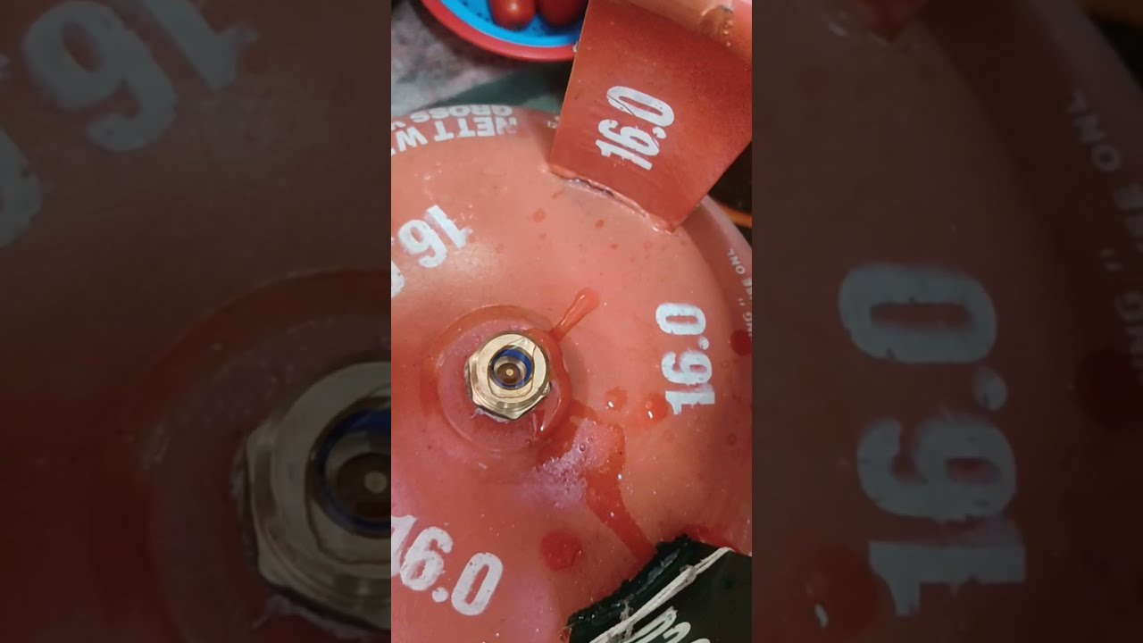 🔥 Gas Cylinder Leakage Kaise Check Kare | Ghar Par Safety Tips Hindi