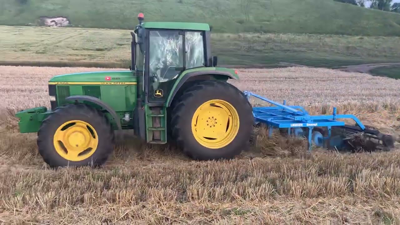 Пробуємо Смарагда по стерні ячменю.Поки що виходить не дуже ...