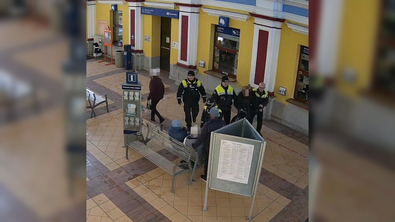 Na lavičce vedle sebe: Pohřešovaná a hledaná osoba se setkaly náhodou