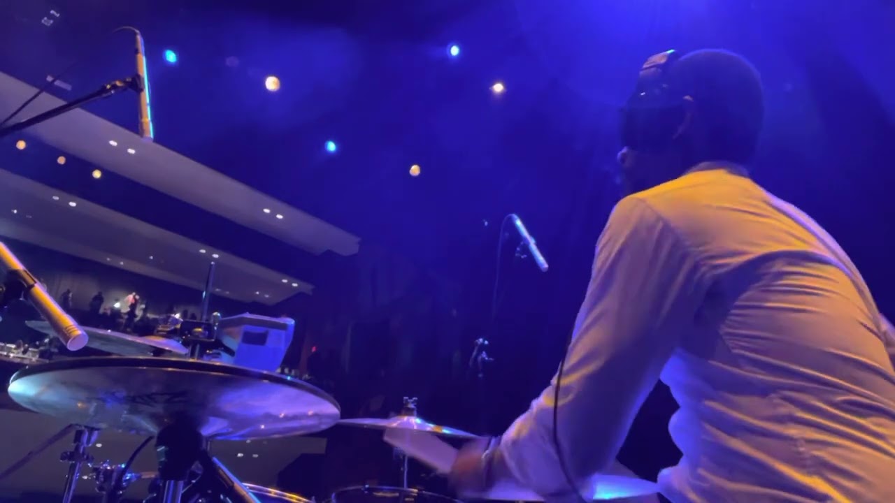Mike Kalambay senda, bonganga na nzambe, live Maajabu in Dallas Tx drums cover by Christian Skybatt