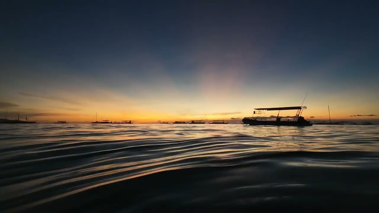 4K Boracay Sunset Beach Wallpaper – Peaceful Ocean Waves for TV or Screen