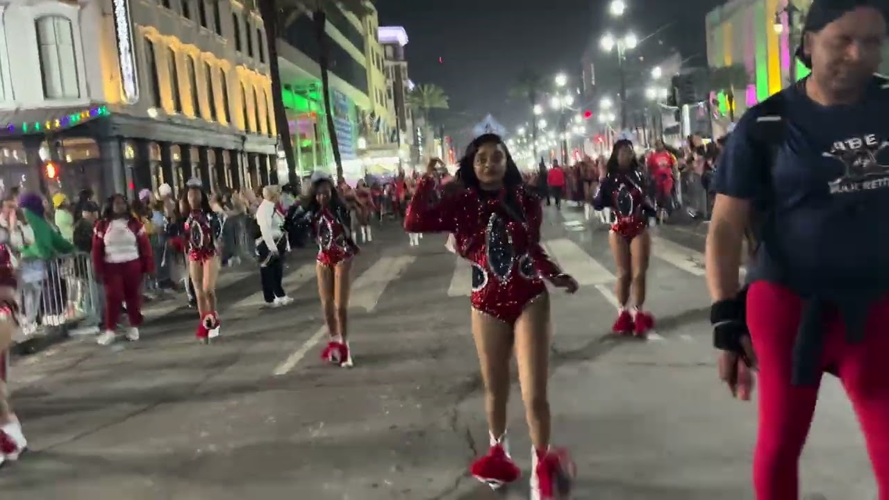 Abe majorettes on canal Morpheus 26