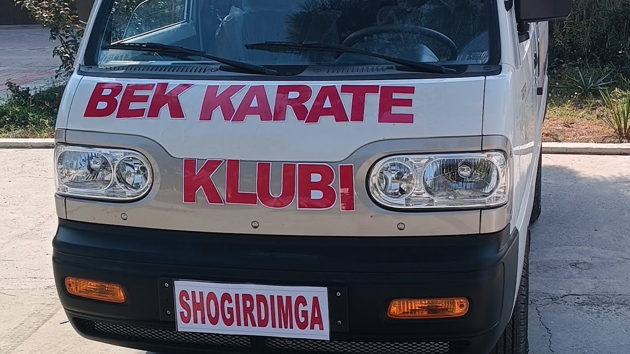 Bek karate klubi rahbari shogirdiga avtomobil sovgʻa qildi.