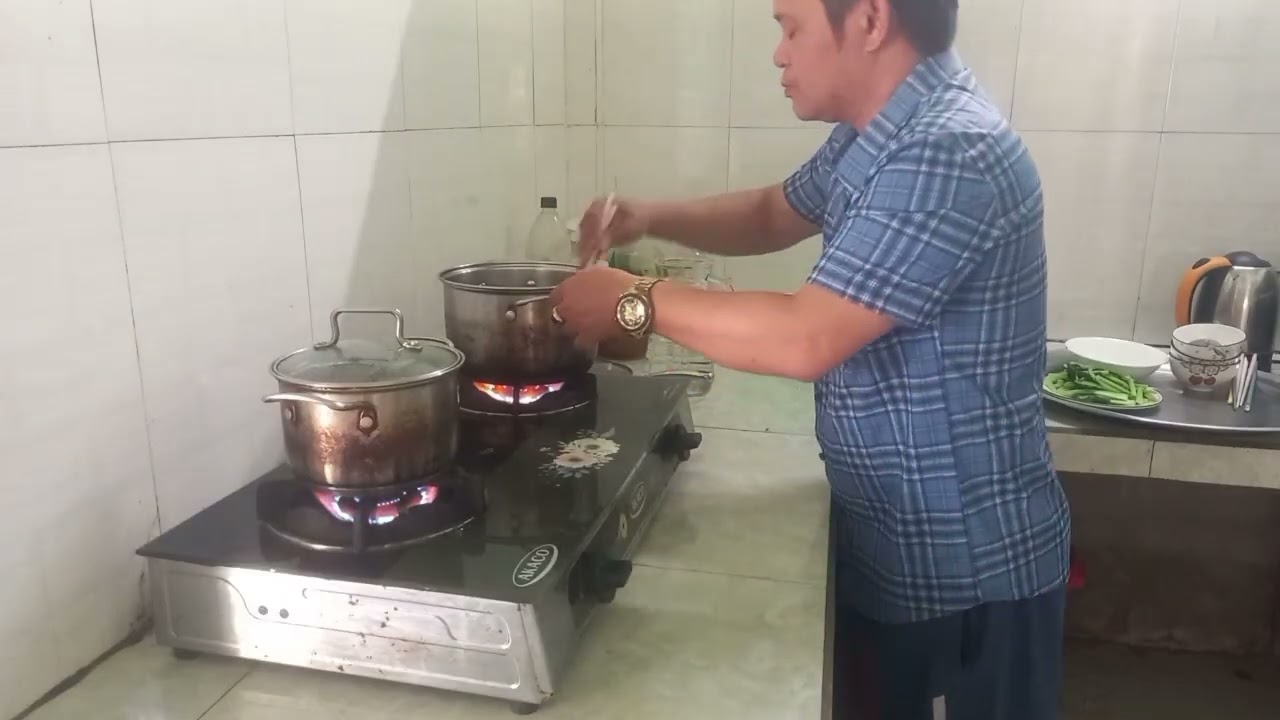 Bữa cơm đơn giản của gia đình Khánh Nhung