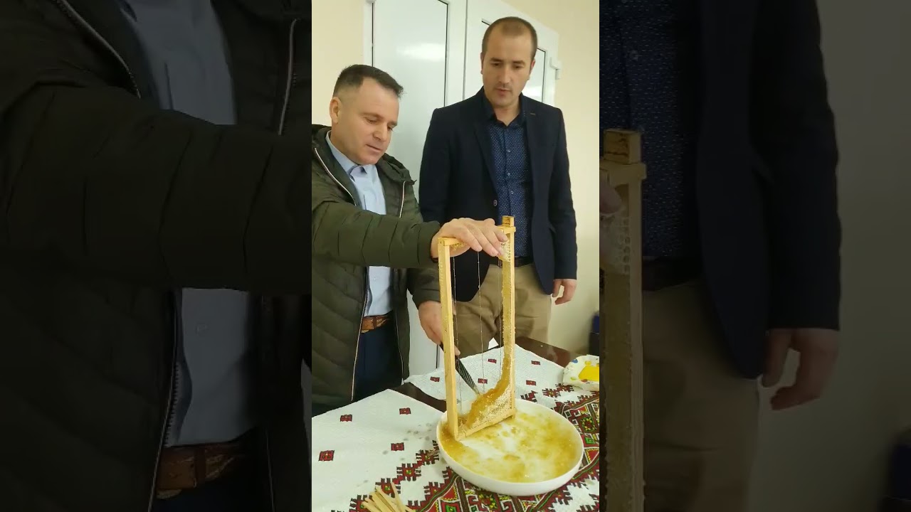 Un moment dulce și plin de veselie la activitatea de hramul satului! 🍯 #bee #beekeeper #honey