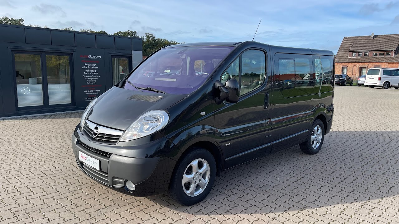 Opel Vivaro 2.5 CDTI Tour Cosmo AHK NAVI 8-Sitzer in schwarz
