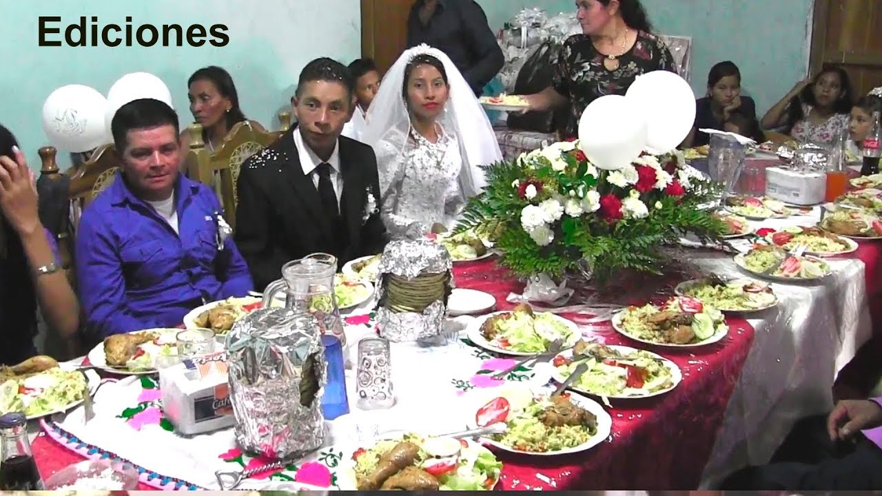 Los recién casados y su banquete #9 que felicidad – Ediciones Mendoza