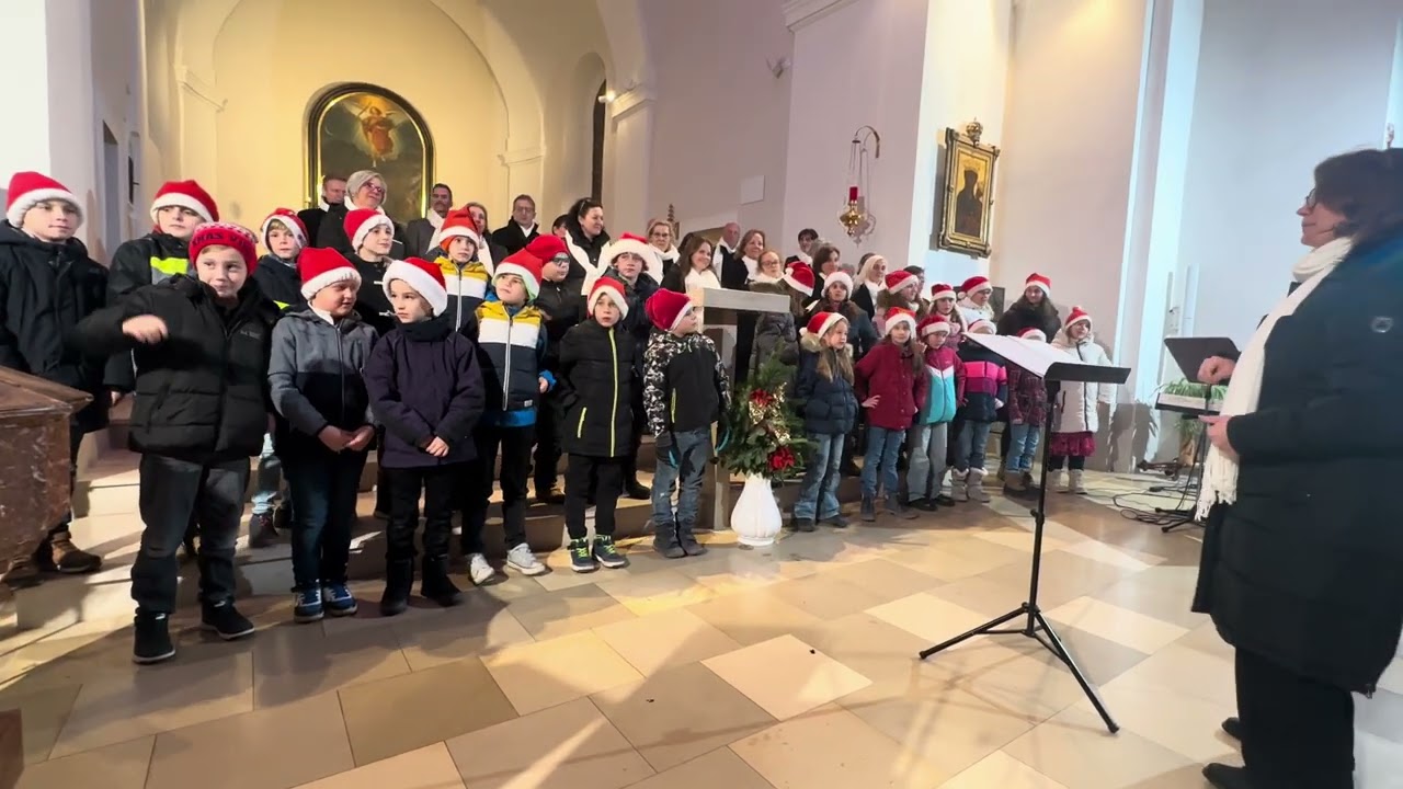 Weihnachtssingen 2024 - Singklasse der VS Absdorf & Brassquintett - Rudolf, the red nosed reindeer