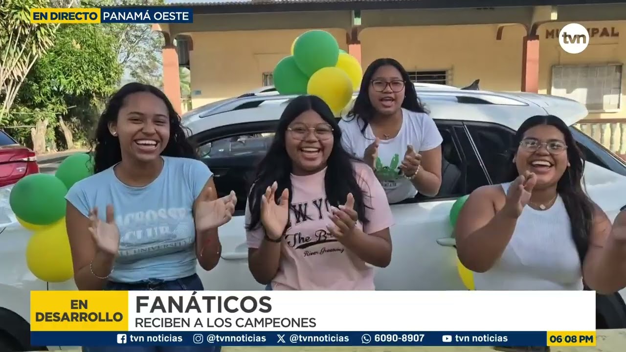 Fanáticos reciben a Los Vaqueros del Oeste