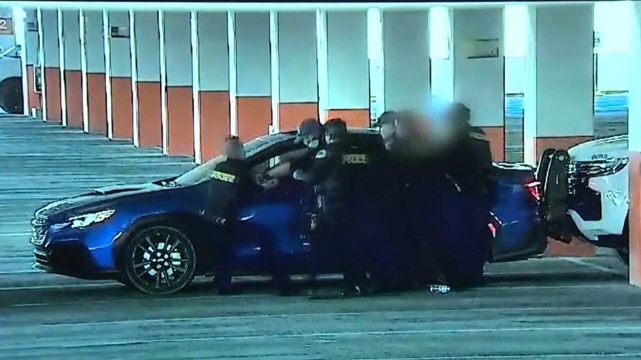 Полиция: угрозы массовой стрельбы привели к аресту в Хендерсоне